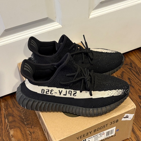 Adidas Black and White Yeezy Boost 350 V2 - Picture 4 of 6